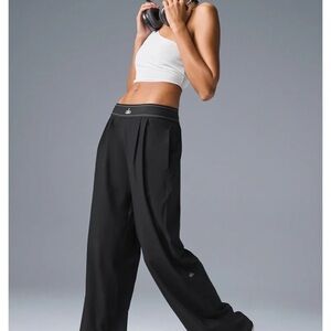 NWT Alo Yoga Suit Up Trouser (Regular)